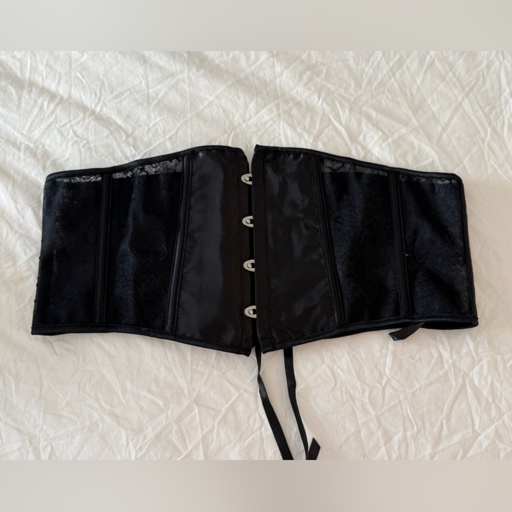 Chic Black Lace-Up Corset Belt - Picture 2 of 8